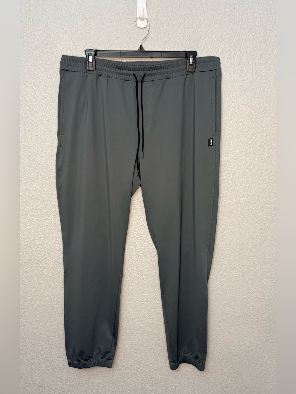 RHONE | Essentials Jogger Pants | Grey | Size XL